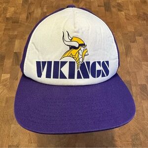 Mitchell & Ness Vikings Hat in Purple and White